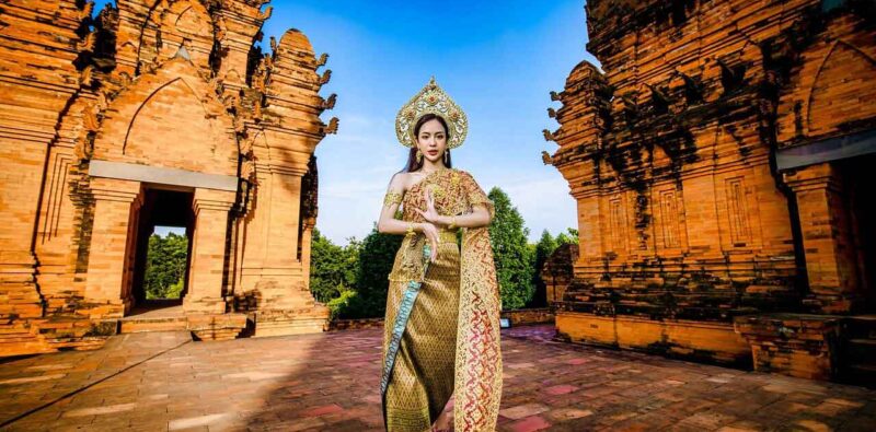 thailand-V2 thai woman | Dating in Thailand | Meet Thai women online | Types of Thai women | Thai dating culture | Traditional Thai girlfriend | Thai bar girls | Dating Thai women safely | meetthailove.com