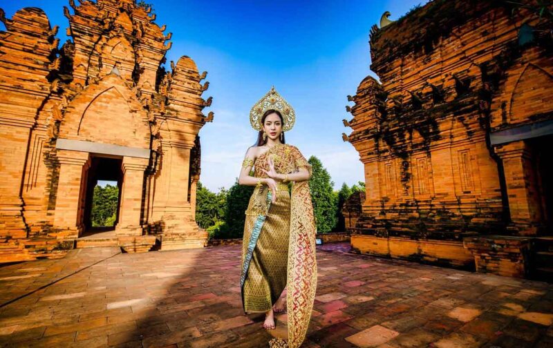 thailand-V2 thai woman | Dating in Thailand | Meet Thai women online | Types of Thai women | Thai dating culture | Traditional Thai girlfriend | Thai bar girls | Dating Thai women safely | meetthailove.com