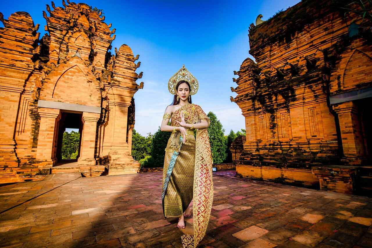 thai woman | Dating in Thailand | Meet Thai women online | Types of Thai women | Thai dating culture | Traditional Thai girlfriend | Thai bar girls | Dating Thai women safely | meetthailove.com